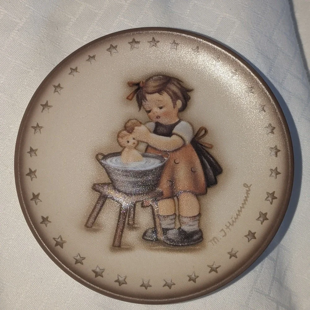 Goebel Hummel Doll Bath Doll Bath Miniature Plate‎ Hum 993 Germany 3.125in Box